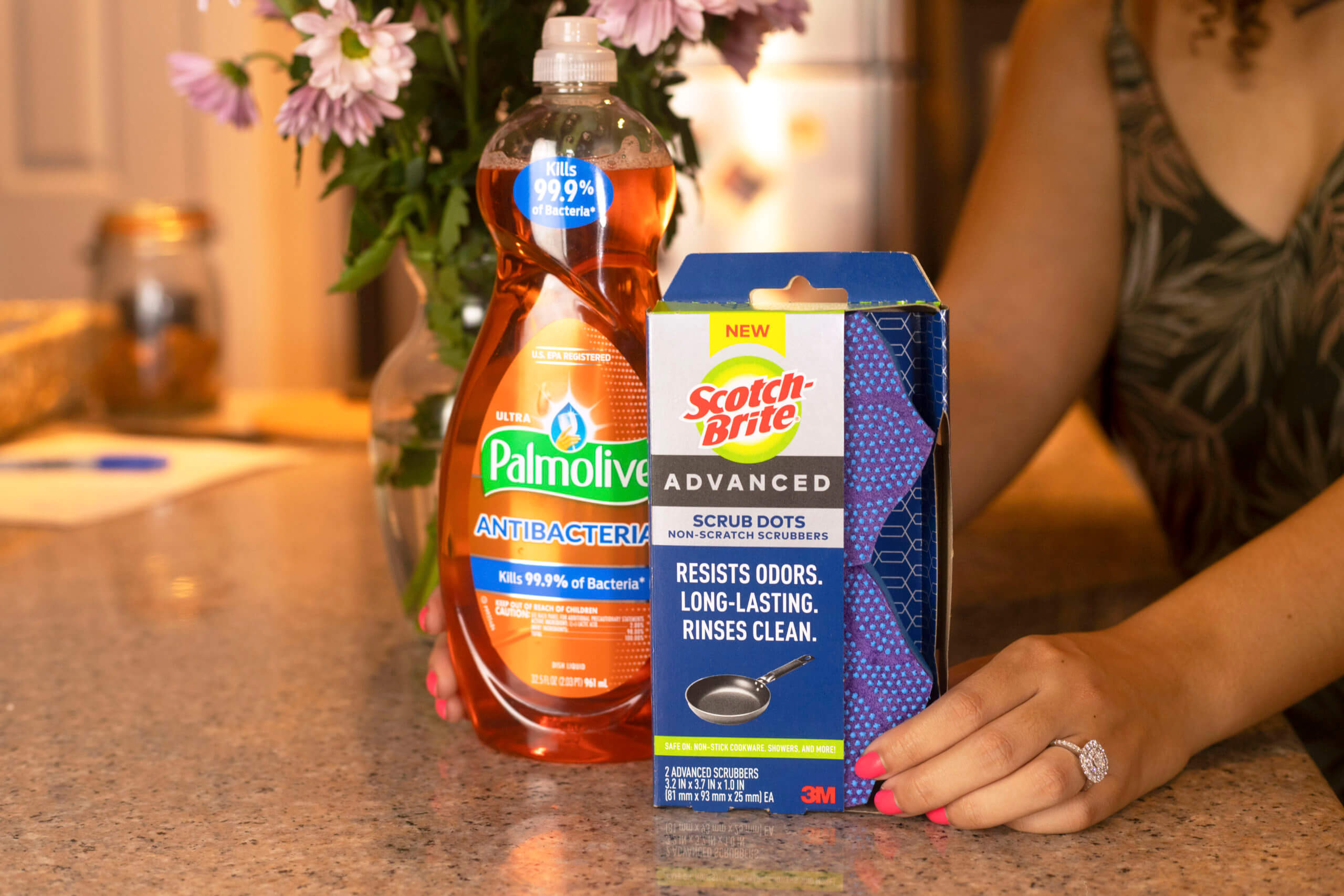 When it comes to splitting up chores with your spouse, it’s important to have an open communication about your expectations and find a routine that works for you! #AD While my partner and I don’t have the miracle cure for housechores, we can agree on the products that we use in our house. We’ve been loving the Scotch-Brite Advanced Scrub Dots Non-Scratch Scrubbers and the Palmolive Ultra Antibacterial dish detergent.